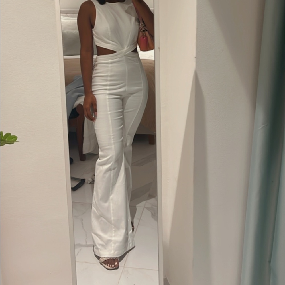 White jumpsuit! - Picture 6 of 7